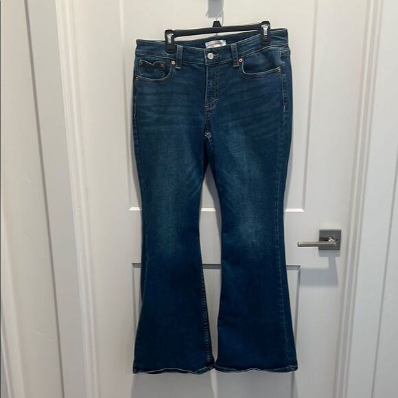Lucky Brand Low Ride Flare Jeans. Size 14/32R - Picture 6 of 15